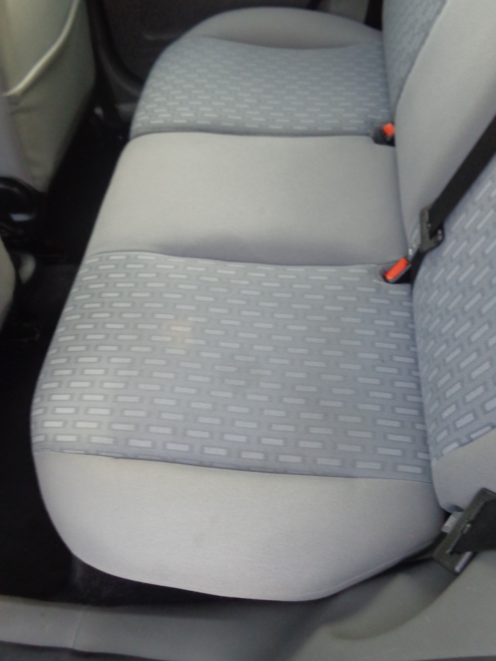 Tapicerka samochodowa , brudna kanapa