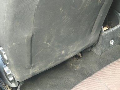 Tył fotela przed czyszczeniem